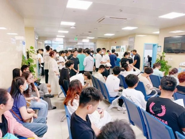 健康“视”界 | 暑假已至，摘镜热热热热热潮来袭！