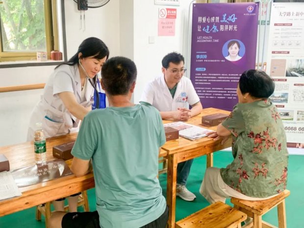 社会公益 | 徐州一院专家团队走进社区开展义诊活动