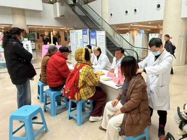 社会公益 | 传承千年智慧，守护健康未来——徐州一院针灸推拿科开展世界针灸日义诊活动