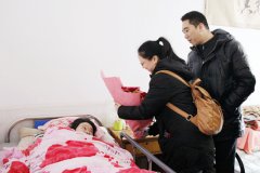 我院眼防所代表看望慰问特困职工