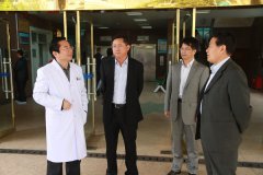 <strong>市委常委、宣传部部长冯其谱视察徐州第一医院</strong>