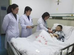 22岁青年罹患尿毒症脑病 一院肾内科腹膜透析法战胜病魔