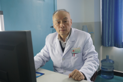 <strong>甲乳外科专家鄂云翔：彩超分辨率高 甲状腺结节易检出</strong>