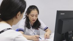 当一名党员同时扮演医者与患者的双重角色 用爱与责任为患者托起健康梦向十九大献礼