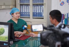 市一院实习护士手绘解剖图走红朋友圈 新华社江苏分社记者专程赶来采访