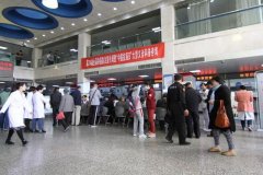 <strong>我院开展“肿瘤防治宣传周”大型义诊科普咨询活动</strong>