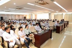 我院举办建设＂三清示范医院＂专题党课及领导干部大讲堂活动