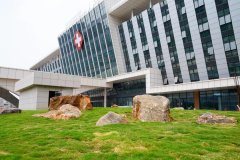 新医院巡礼 | 新院草坪铺设开始！