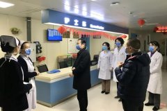 值守临床一线 严防严控疫情 - 大年三十市一院院长杜钟祥带队慰问临床一线职工共同为健康守岁