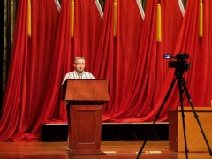 市一院援鄂队员施海获市委表彰，被授予“徐州市优秀共产党员”称号