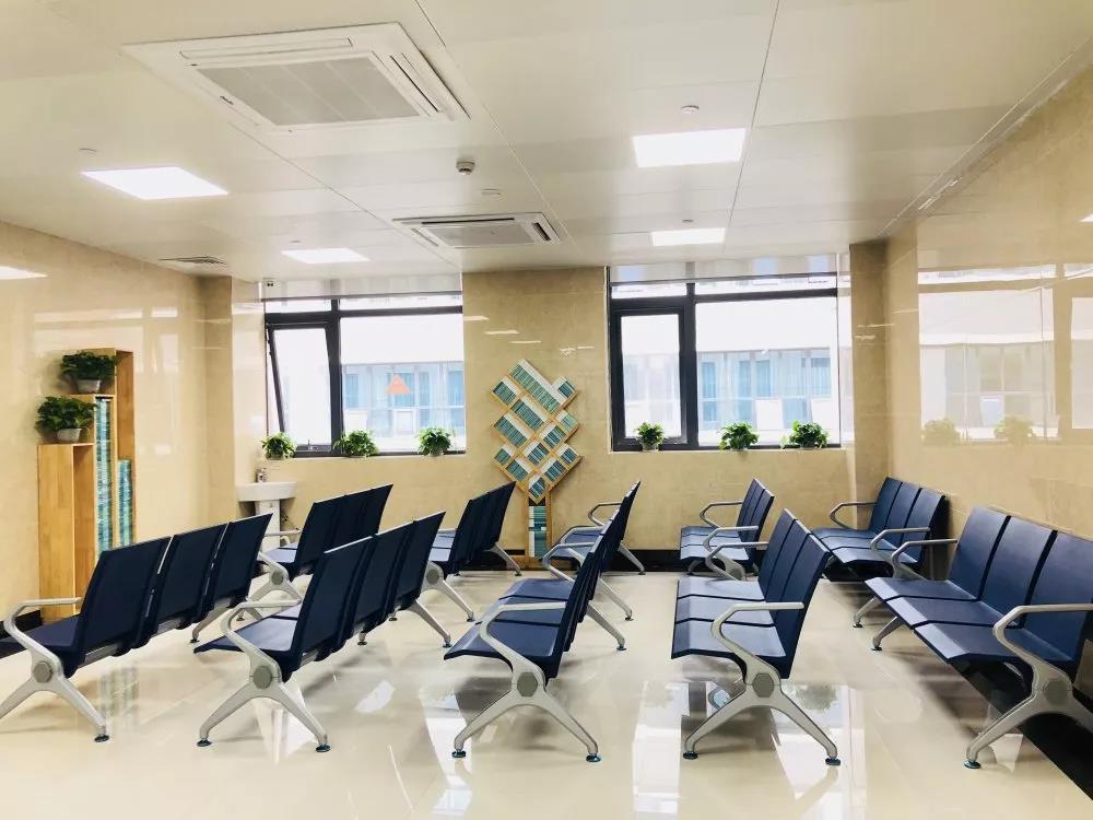 我院眼屈光中心7月手术量创历史新高！