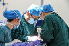 南京鼓楼医院心胸外科主任、徐州市第一人民医院心胸外科行政主任王东进教授做客“大医生来了”