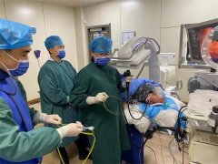 <strong>九旬老人腹痛发热难忍 市一院运用新术式成功取石</strong>