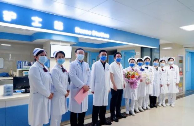 “5·12”国际护士节 市一院领导慰问临床一线护理人员