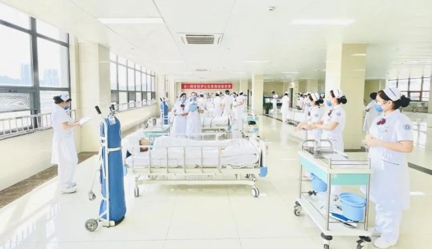 市一院举办年轻护士长急救技能竞赛