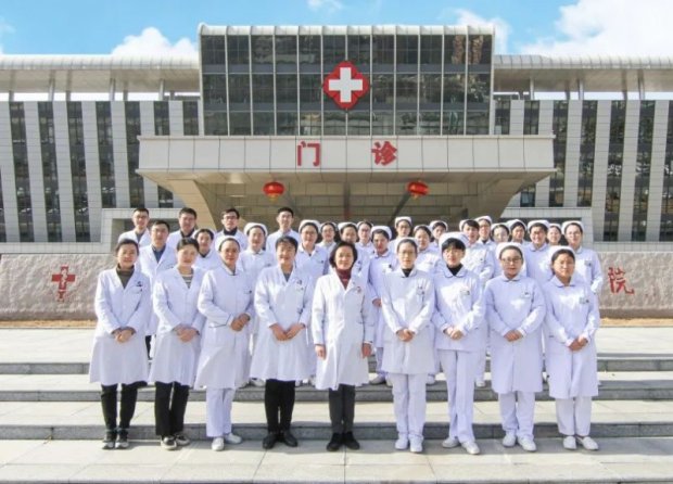 <strong>温馨的“特殊家庭” 一幕幕亲情故事——市一院血液透析中心医护人员用责任守护患者生命线</strong>