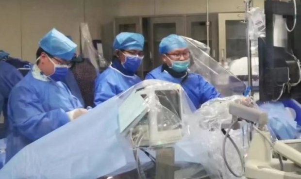 <strong>【“心门”的守护者】市一院一日内完成两例经导管主动脉瓣置换术，创造多项“徐州率先”</strong>