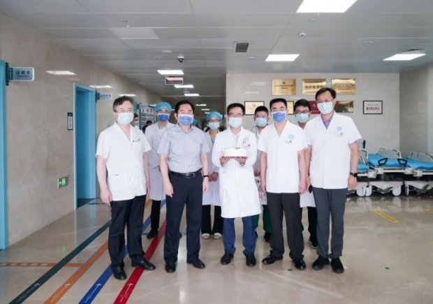 节日快乐｜市一院看望慰问奋战一线的“白衣战士”