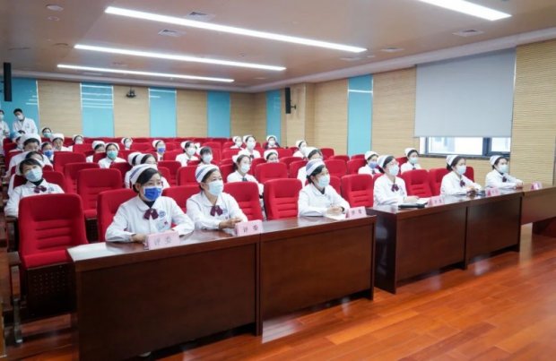 “慢病科普行，点亮新生活”——我院护理部举办慢病健康科普演讲比赛