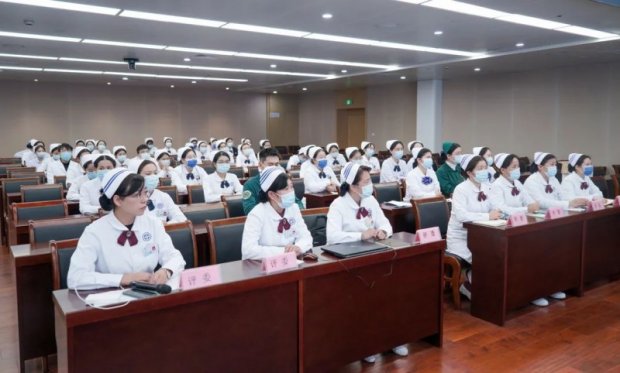 我院举办提高年轻护士病情观察能力理论培训及读书汇报比赛