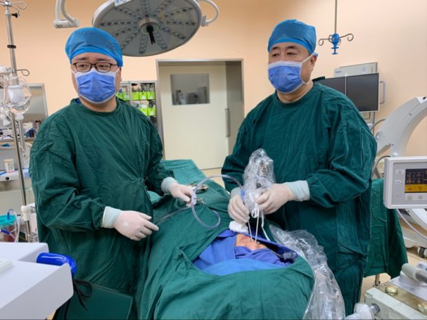 一男子患急性侵袭性真菌性鼻窦炎导致右眼失明——市一院明确诊断为罕见病后经多学科联合救治于近日出院