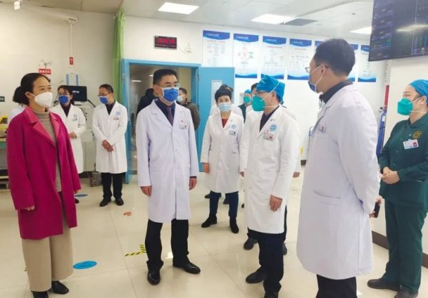 正月初一，院领导慰问坚守岗位的医务工作者