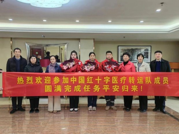 市一院参加省红十字医疗转运队的2名队员完成任务平安返徐