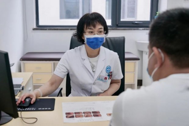 徐州一院消化内科主任陈光侠每周四上午坐诊高级专家诊疗中心