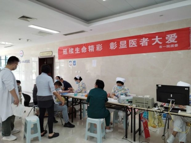 “延续生命精彩 彰显医者大爱” 徐州一院团委组织开展医院职工无偿献血活动