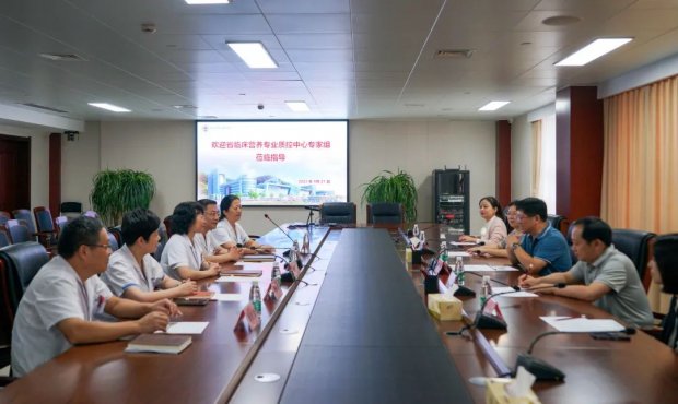 江苏省临床营养专业质控中心专家组莅临徐州一院检查指导