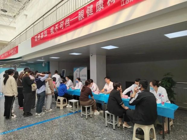 博爱送健康，徐州一院专家团队为江苏师范大学师生提供义诊咨询服务