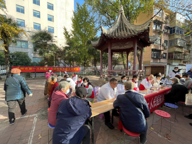 冬意浓·人心暖——徐州市第一人民医院富国街门诊开展大型义诊活动