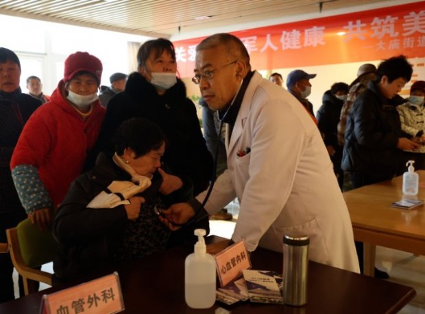 徐州市第一人民医院开展“健康进官庄”义诊活动