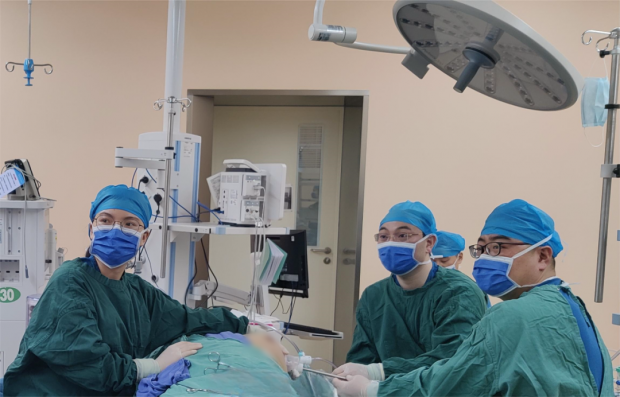 徐州一院甲乳外科成功开展微创腔镜下乳腺癌根治+Ⅰ期乳房假体重建术