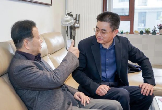 迎春送暖丨徐州市第一人民医院走访慰问离退休干部