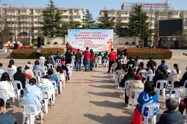 徐州市第一人民医院眼防所、富国街门诊与民革徐州市委会等联合举行大型社区义诊