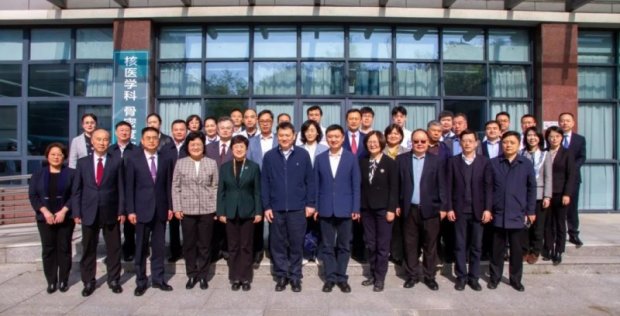 <strong>北京大学常务副校长乔杰院士一行莅临徐州市第一人民医院考察</strong>