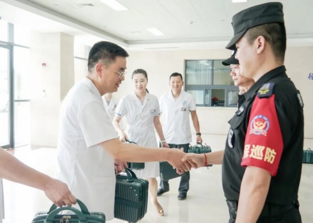 温馨家文化 | 炎炎夏日送清凉——徐州一院领导慰问一线职工